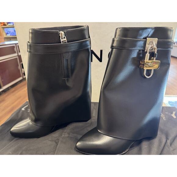 GIVENCHY BLACK SHARK LOCK ANKLE BOOTS LEATHER SIZE EU37 US6.5 LS(342250) - Picture 5 of 16